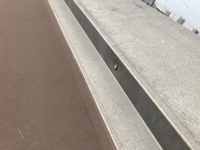 ガルバニウム屋根の棟